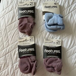 4 new pairs of running socks